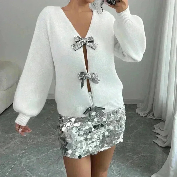 White Casual Women's Bowknot Sequins Decor Sweater - Picture 3 of 5